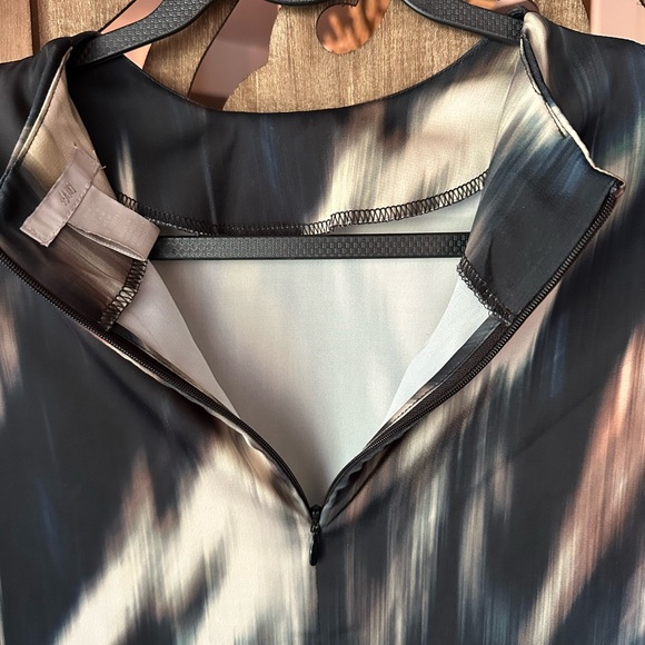 H & M Chic Abstract Print Dress- Size M - Picture 9 of 16